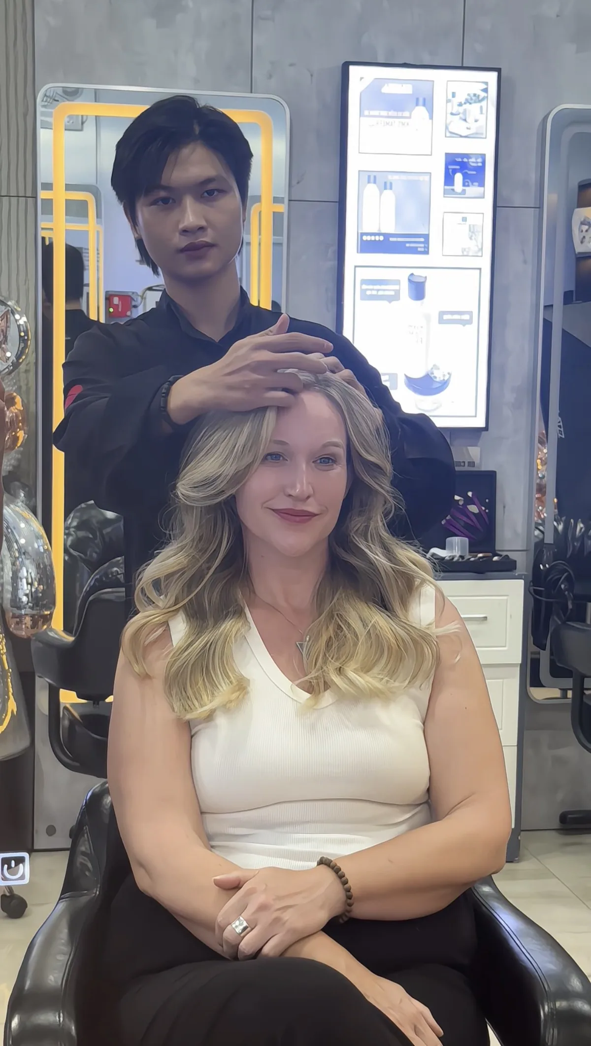 hair salon da nang - MPN Hair Atelier styling and client consultation